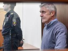 Суд закрыл процесс по иску банка «Восточный» к Майклу Калви на 9,8 млрд рублей