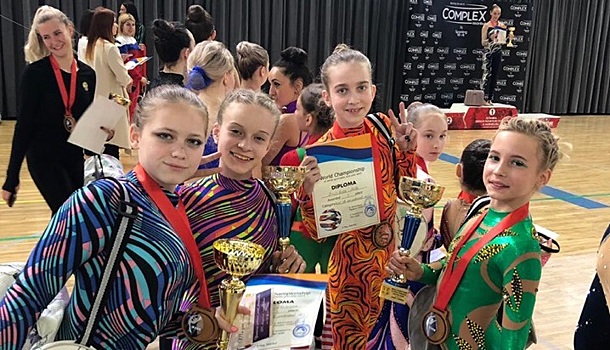 Юные екатеринбургские красавицы стали чемпионками мира по воздушной гимнастике
