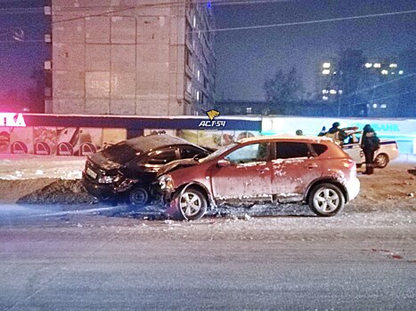 Пьяные девушки таранили Nissan Qashqai и убежали