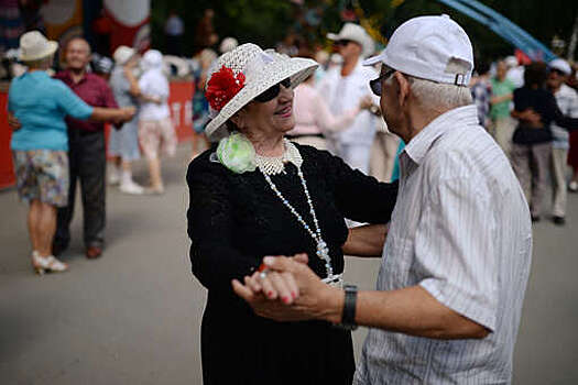 Терапевт Драпкина заявила, что счастливый брак влияет на долголетие мужчин