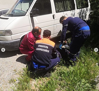 В Новороссийске из канавы вытащили упавшего мужчину