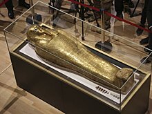 В Египте впервые показали золотой 2100-летний саркофаг