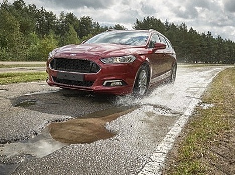 Автомобили Ford научатся "видеть" ямы на дорогах