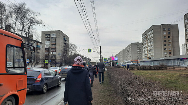 Движение на Автозаводе парализовано из-за упавшего на дорогу столба