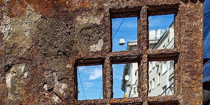 В Москве старинные тротуарные решетки вернули на историческое место