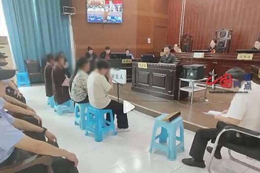 Женщина раздела и избила любовницу мужа на глазах у десятков человек