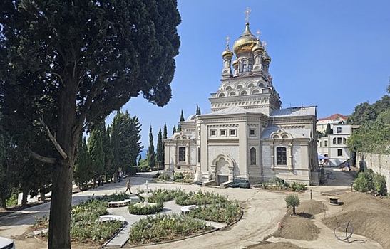 Сбер помог реконструировать территорию исторического храма в Крыму