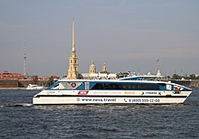 Катамаран "Грифон" перевезет 4 тыс. пассажиров до конца сезона в Петербурге