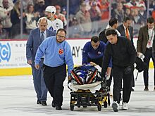 Филадельфия — Торонто — 2:5, видео, канадца Танева увезли на носилках после столкновения с Матвеем Мичковым