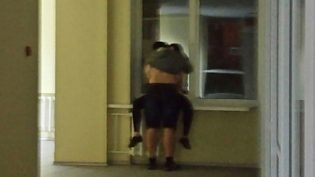 Парочка занялась сексом в торговом центре в Сыктывкаре