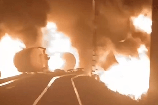 Горящие цистерны застопорили движение по СвЖД между Пермью и Екатеринбургом