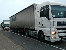 Под Орлом в столкновении двух грузовиков и кроссовера пострадал мужчина