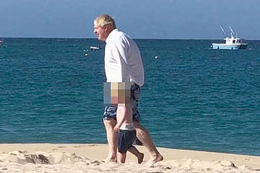 В сети появились фотографии Бориса Джонсона на пляже