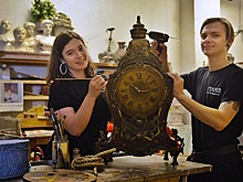 Выпускники колледжа реставрируют декорации