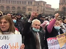 Жители Еревана потребовали отставки Пашиняна на многотысячном митинге