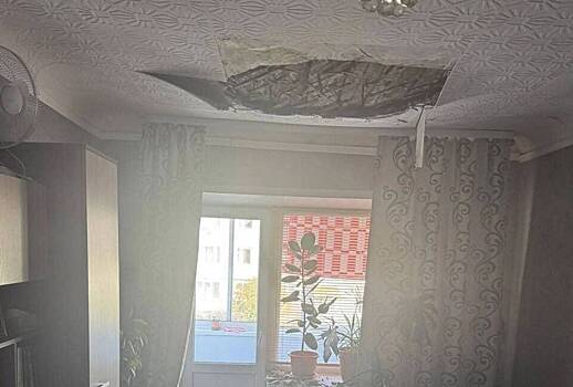 В российском городе после капремонта в квартире рухнул потолок