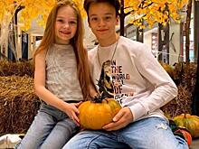 Любить нельзя дружить. Двое маленьких блоггеров подверглись осуждению со стороны общества за «недетский контент»