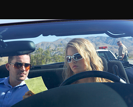 Невербальная коммуникация: какие жесты выдают в водителе нарушителя