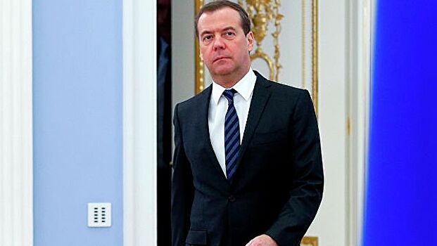 Медведев поздравил сотрудников ФНС с профессиональным праздником