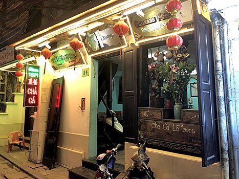 Агентство Bloomberg назвало ресторан Cha Ca La Vong среди мест, обязательных для посещения гурманами