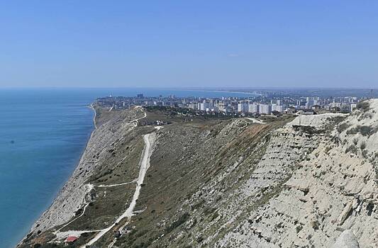 На популярном российском курорте объявили штормовое предупреждение