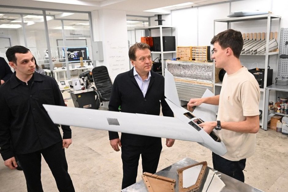 Метшин посетил предприятие по производству дронов в Казани