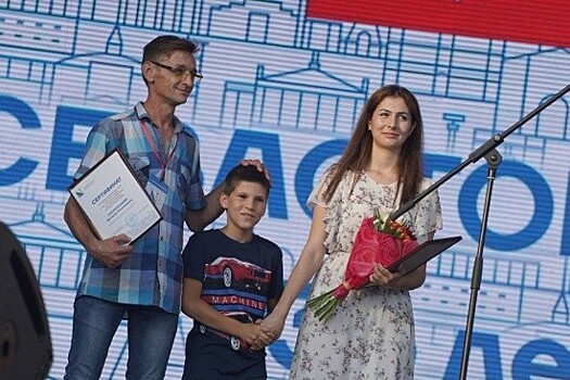 Правительство Севастополя наградило горожан, спасших жизнь ребенку