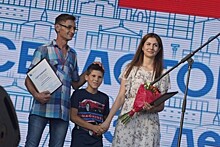 Правительство Севастополя наградило горожан, спасших жизнь ребенку