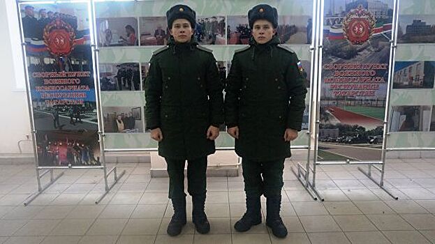 Братья-близнецы добились призыва в армию вне очереди