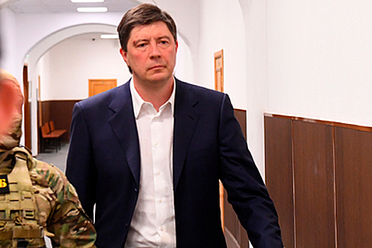 Суд отпустил из-под домашнего ареста главного акционера банка «Югра»