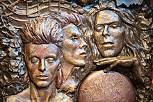 Памятник Дэвиду Боуи открыт в Великобритании
