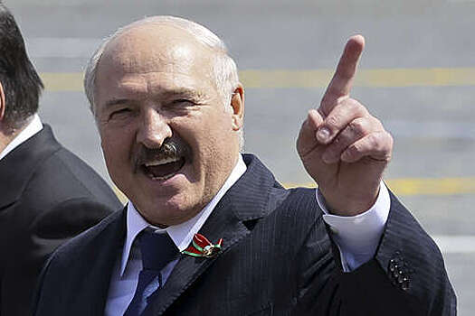 Лукашенко подарили произведенный в Белоруссии мотоцикл "Минск"