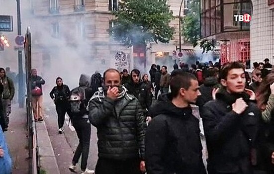 Полмиллиона противников реформ вышли на улицы Франции