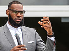 Компания Fenway Sports Group, партнером которой является Леброн Джеймс, хочет купить команду НБА