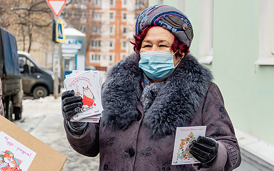 #открыткаждому. Волонтёры передали одиноким рязанским пенсионерам поздравления с Новым годом