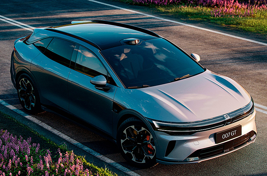 На родине бренда новинка станет доступна во втором квартале, а в Европе появится до конца года. По сравнению с седаном расстояние между осями у пятидверки меньше на три миллиметра (2925 мм), длина — на один миллиметр, а высота — на пять.