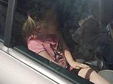 СК инициировал проверку после публикации "Клопс" о запертой в машине девочке