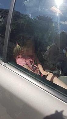 СК инициировал проверку после публикации "Клопс" о запертой в машине девочке
