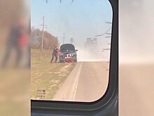 Оренбургский полицейский помог потушить загоревшийся автомобиль на трассе