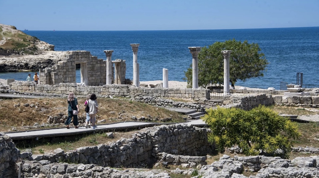 У Херсонеса нашли погребальное ложе из слоновой кости, как у знати Древнего Рима
