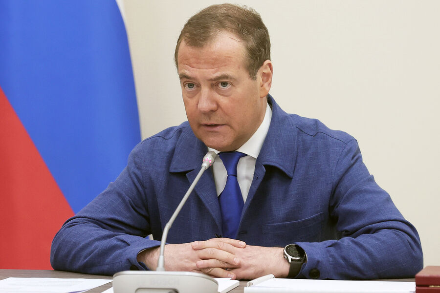 Медведев предупредил «коалицию желающих» о реакции РФ на появление их войск на Украине - EuroPress.news