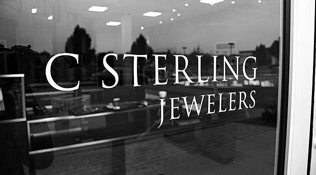Сотрудницы Sterling Jewelers обвинили руководство в харассменте и неравной оплате