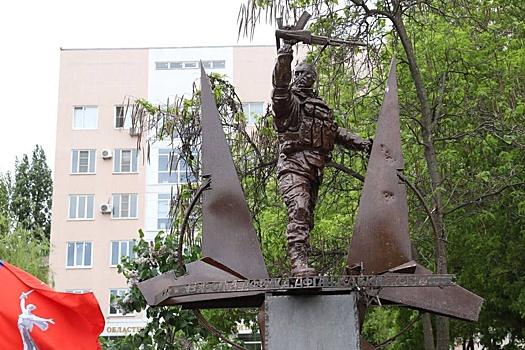 В госпитале ветеранов в Волгограде открыли памятник защитникам Отечества