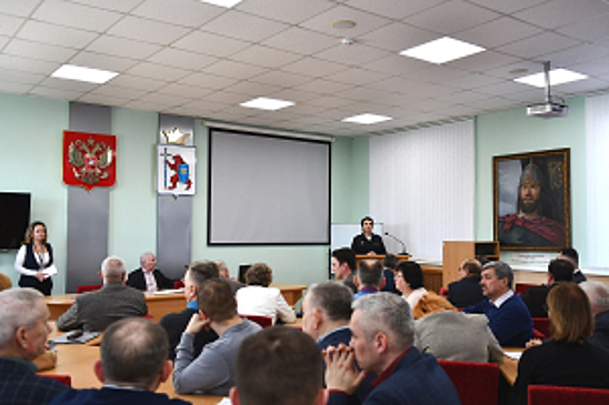 В Республике Марий Эл сотрудники полиции и банка провели встречу с трудовым коллективом в рамках проекта по повышению финансовой грамотности