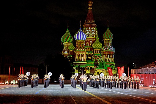 Путин отметил благотворительную составляющую фестиваля "Спасская башня"