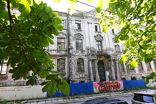На ремонт крыши старинного здания банка на Тюленина выделили 11,3 млн рублей