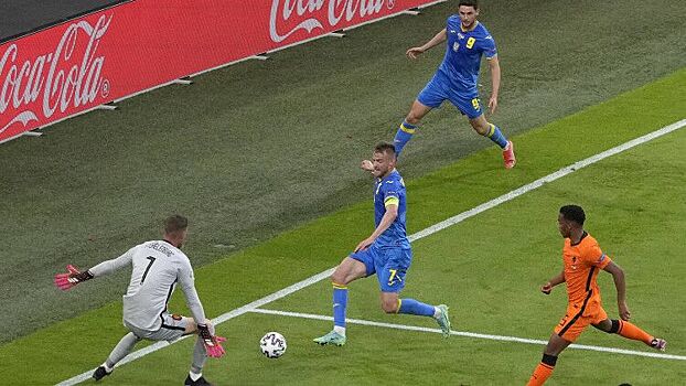 Украинского болельщика не пустили на матч Евро-2020 в Бухаресте из-за флага с картой Крыма