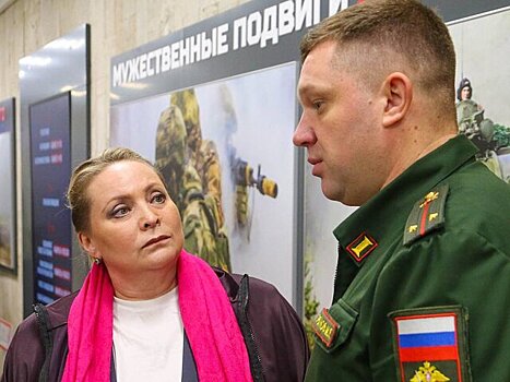 Актер Александр Пашутин встретился с контрактниками в Едином пункте отбора на военную службу в Москве