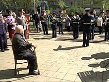 По поручению Дмитрия Азарова к Дню Победы более чем 15 тысяч ветеранов губернии получат дополнительные выплаты