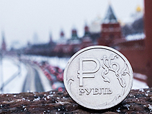 Аналитик назвала причину устойчивости рубля